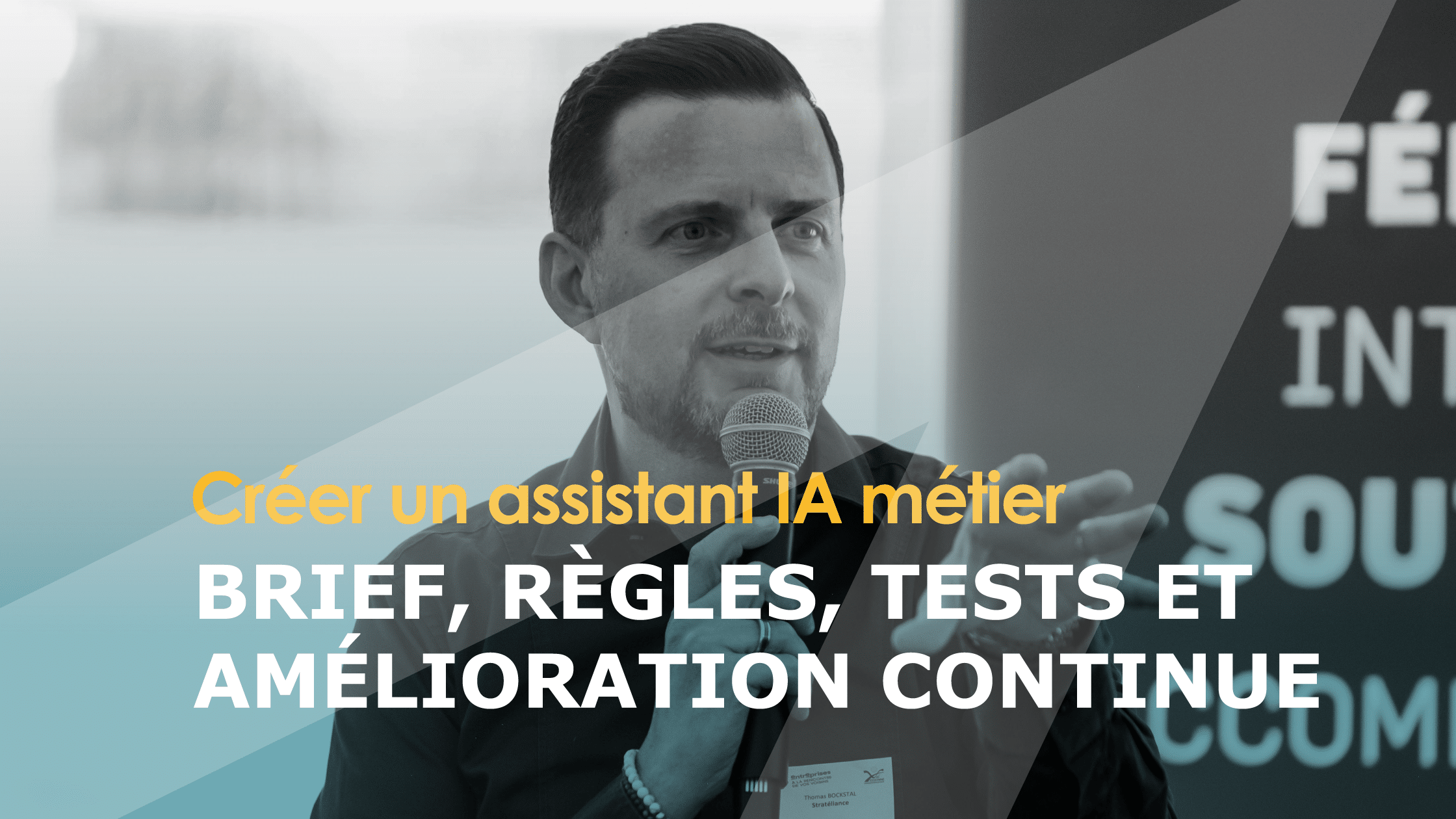 Consultant Stratéliance en échange avec une cliente pour cadrer la méthode d’accompagnement et structurer la mise en place du CRM Pipedrive.